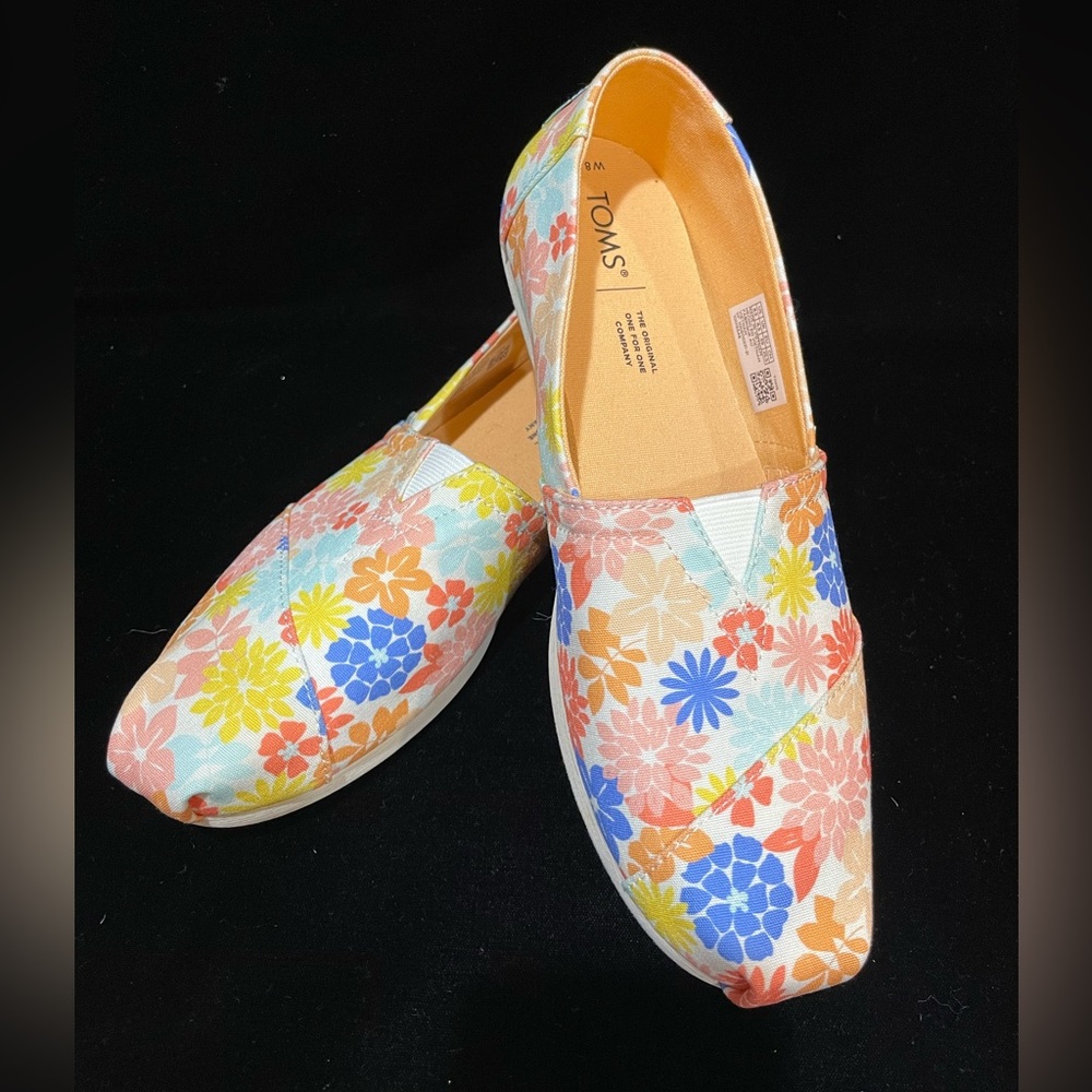 NWOT TOMS for women.  Floral pattern